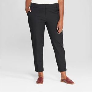 NWT- Ava & Viv Plus Size Black Mid Rise Straight Leg Ankle Length Pant